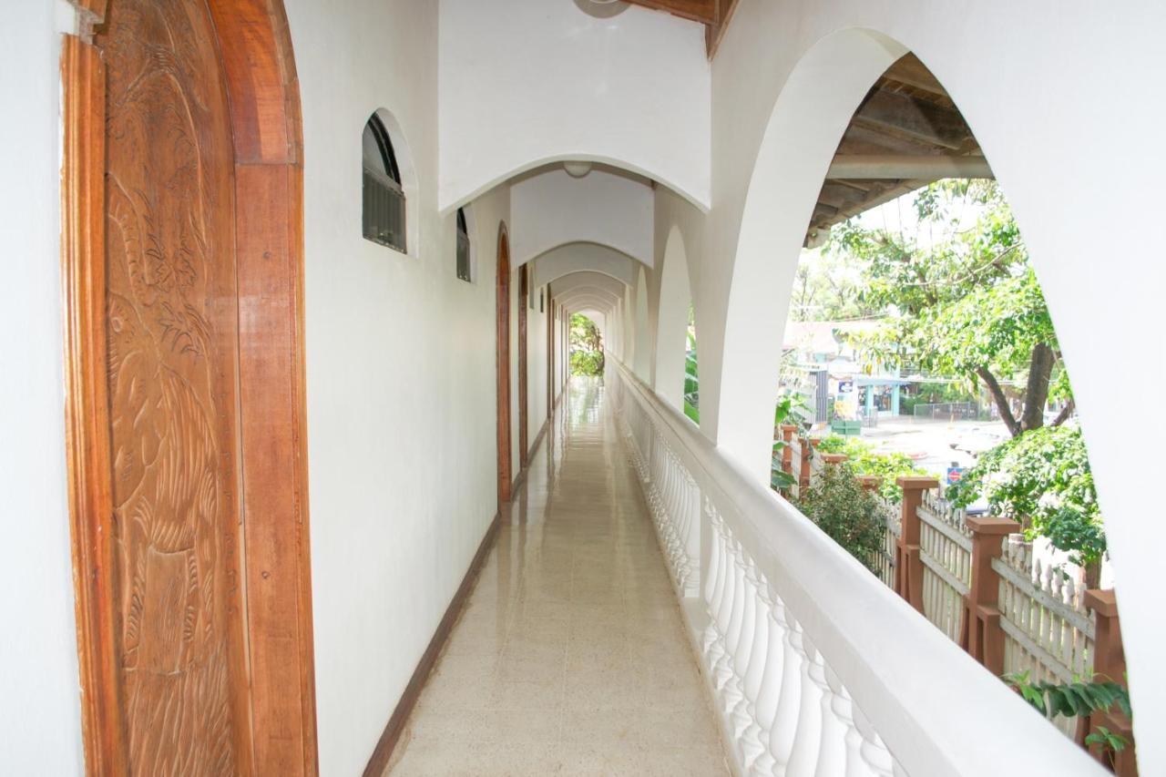 Hotel Mar Rey Tamarindo Exterior photo